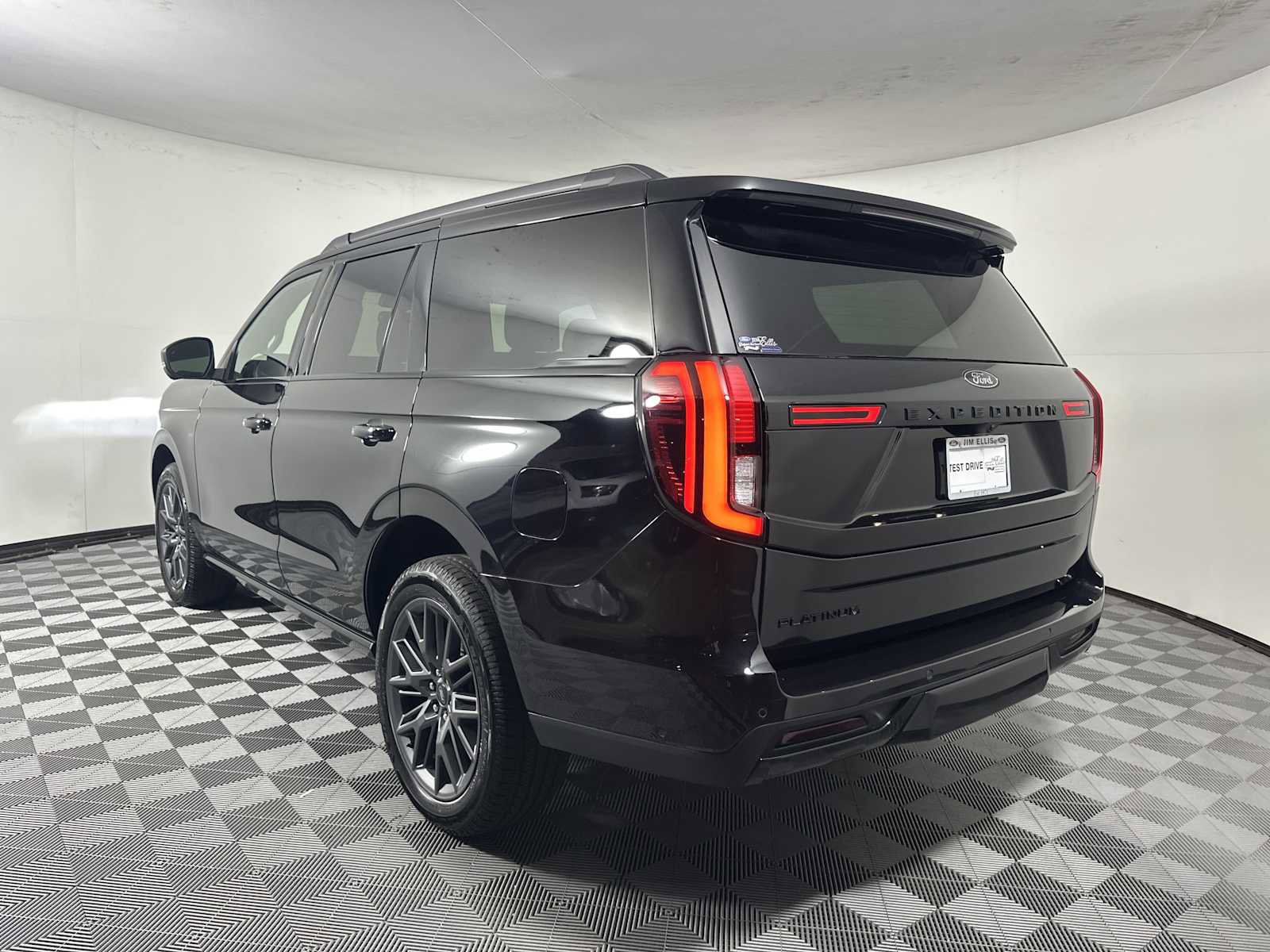 Used 2025 Ford Expedition Platinum w/ Stealth Performance Package image 5