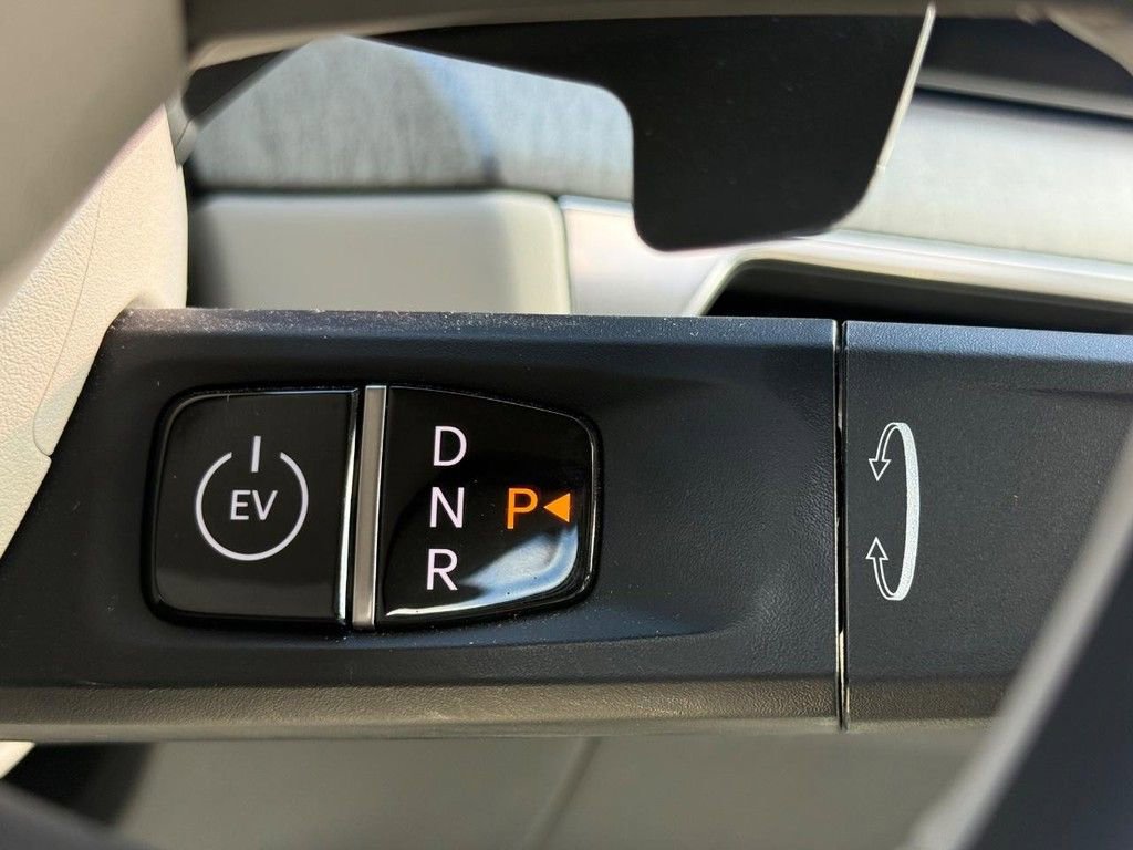 Used 2024 Kia EV9 Land image 25