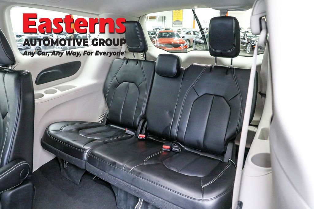 Used 2023 Chrysler Pacifica Touring-L image 23