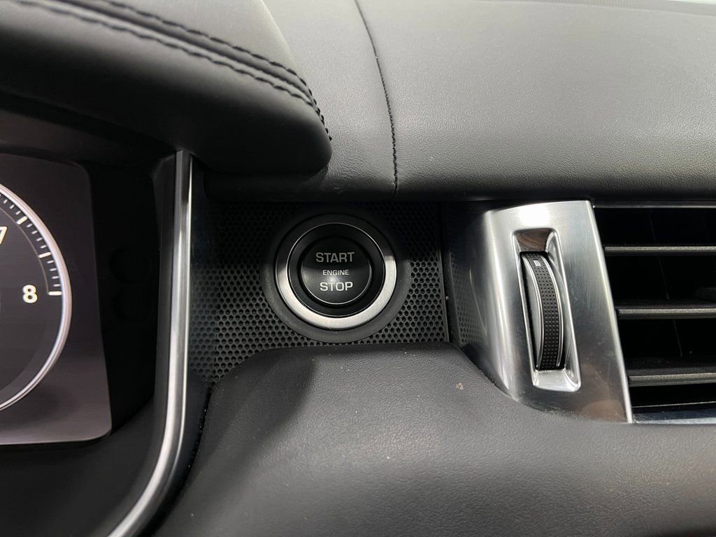 Used 2017 Land Rover Range Rover Sport SVR image 22
