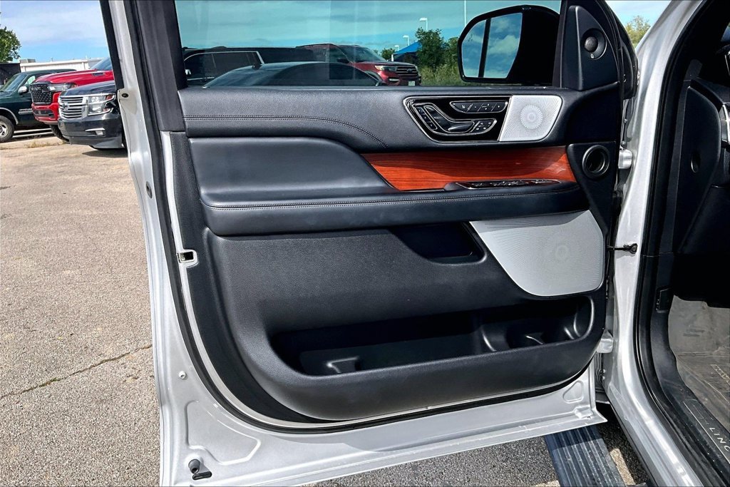 Used 2018 Lincoln Navigator L Reserve w/ Technology Package AWD/4WD image 20