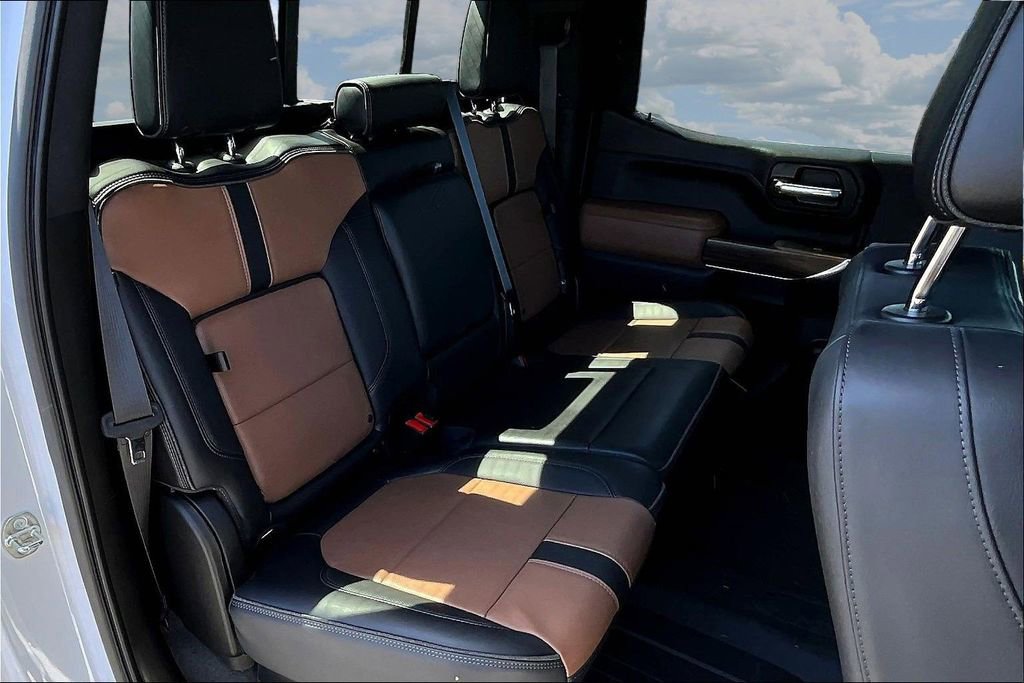 Used 2022 Chevrolet Silverado 1500 High Country w/ Technology Package image 28