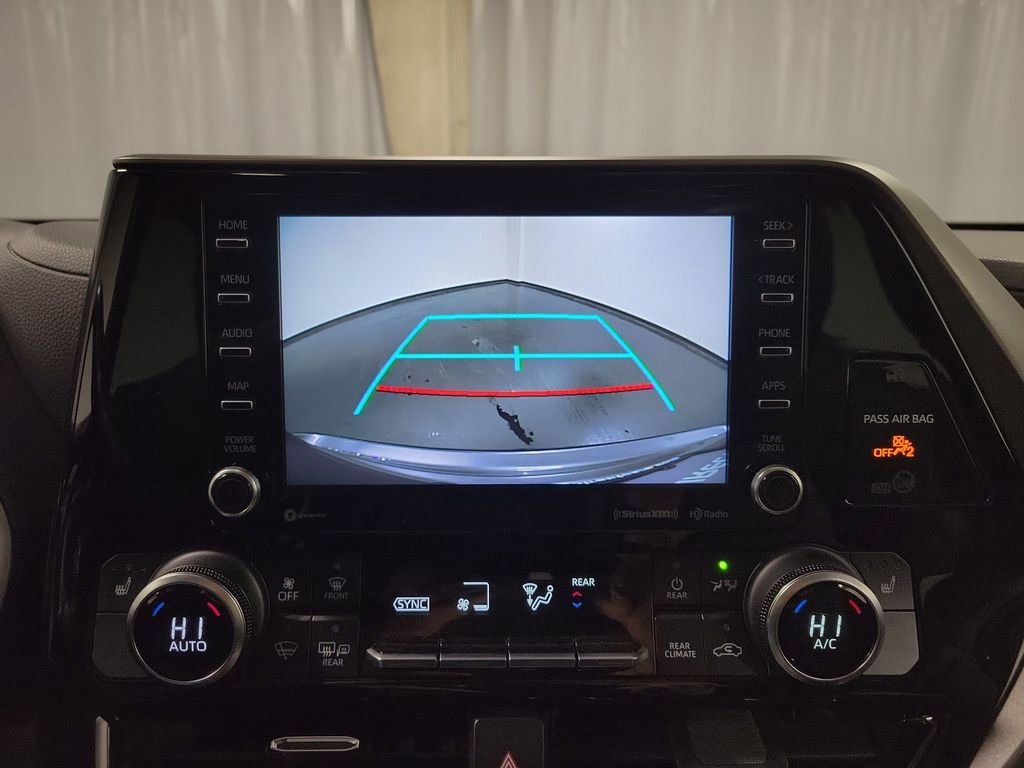 Used 2021 Toyota Highlander XLE image 20