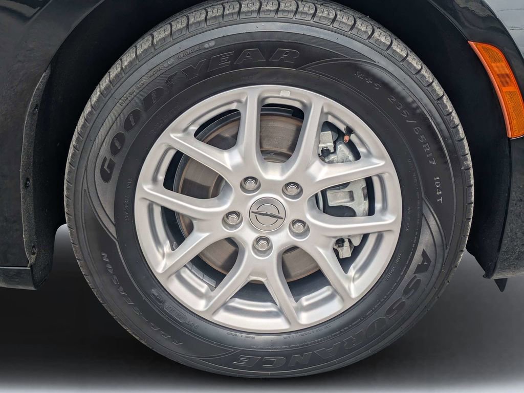 Used 2024 Chrysler Pacifica Touring-L FWD image 11