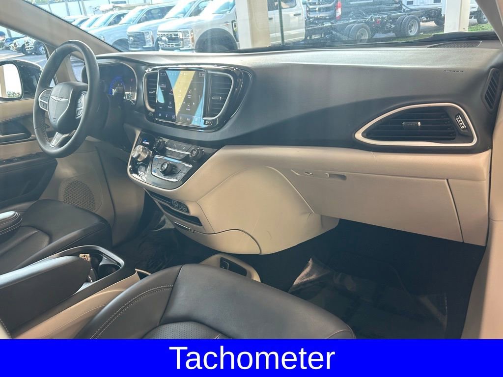 Used 2024 Chrysler Pacifica Touring-L image 25