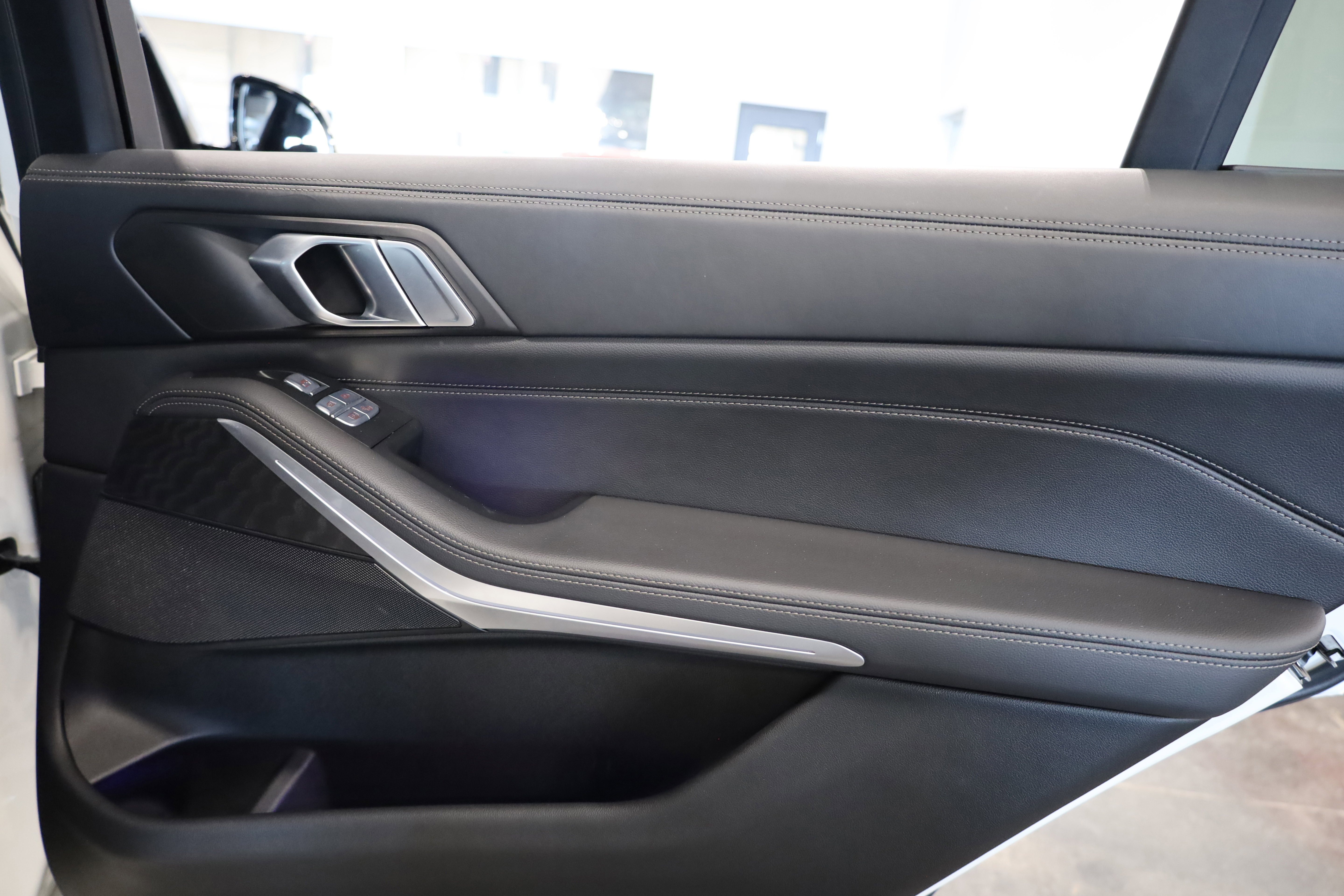 Used 2022 BMW X7 xDrive40i w/ M Sport Package image 40