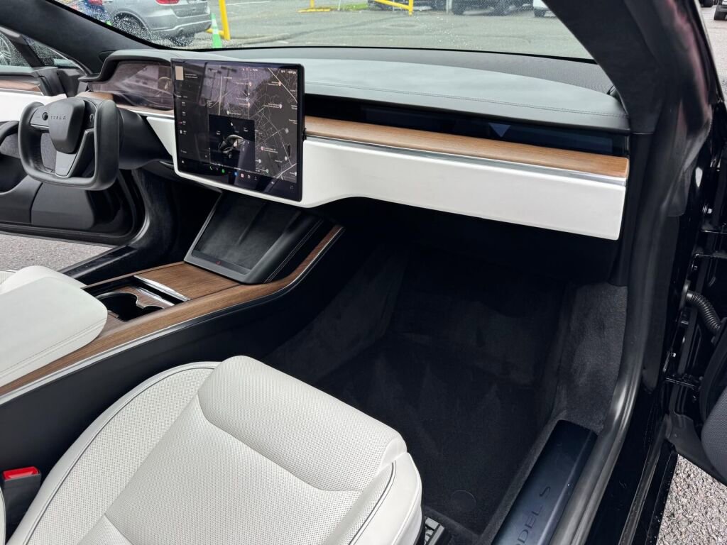 Used 2021 Tesla Model S Plaid image 15