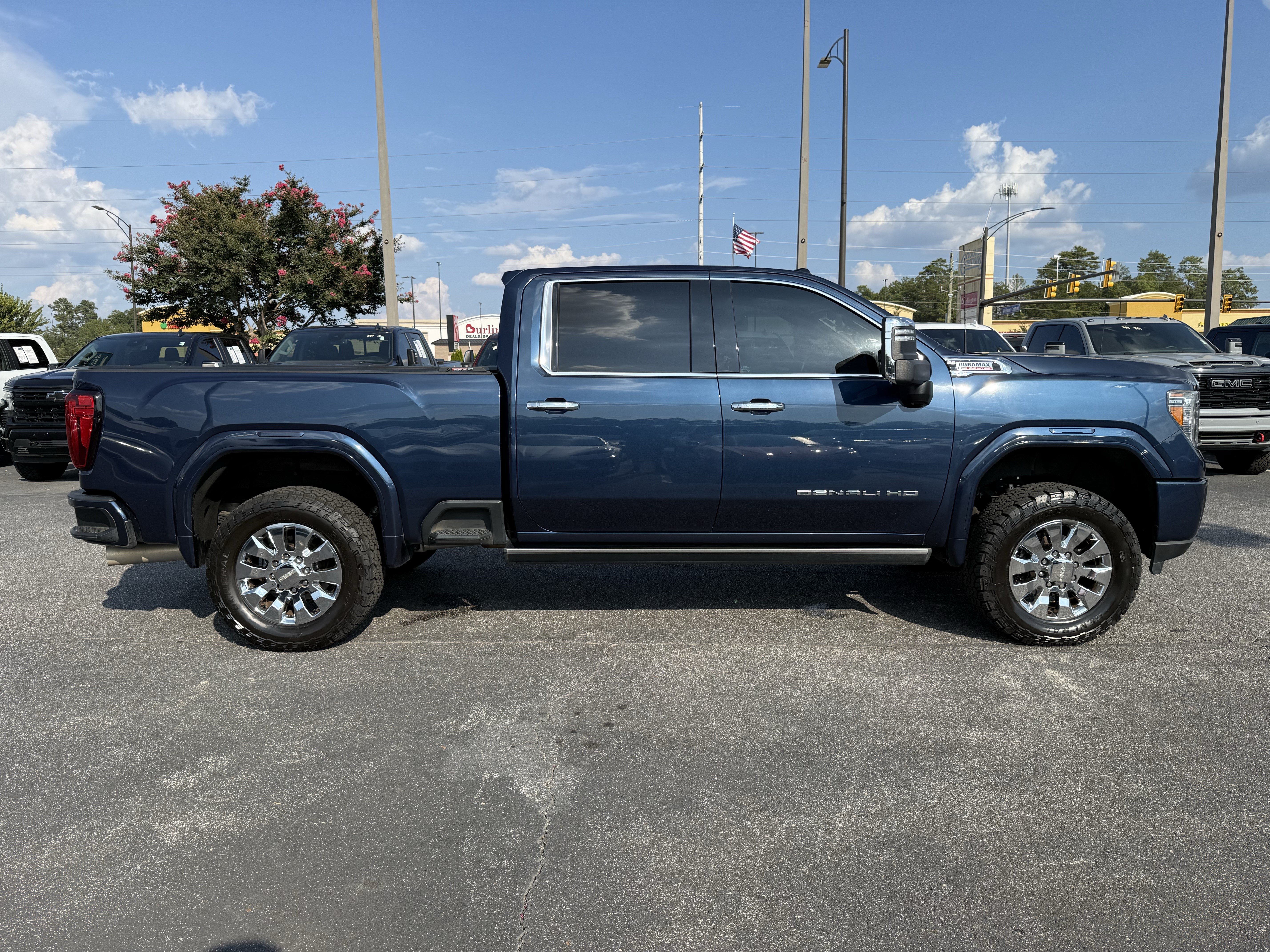Used 2023 GMC Sierra 2500 Denali w/ Denali Ultimate Package AWD/4WD image 11