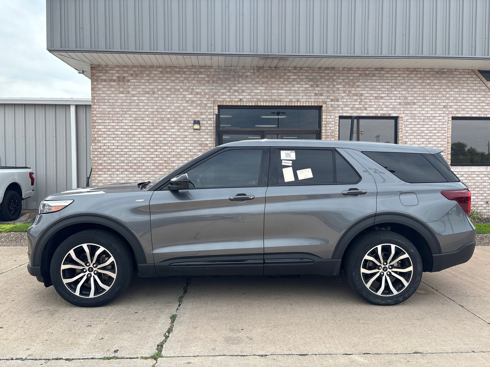 Used 2022 Ford Explorer ST-Line w/ Class IV Trailer Tow Package AWD/4WD image 2