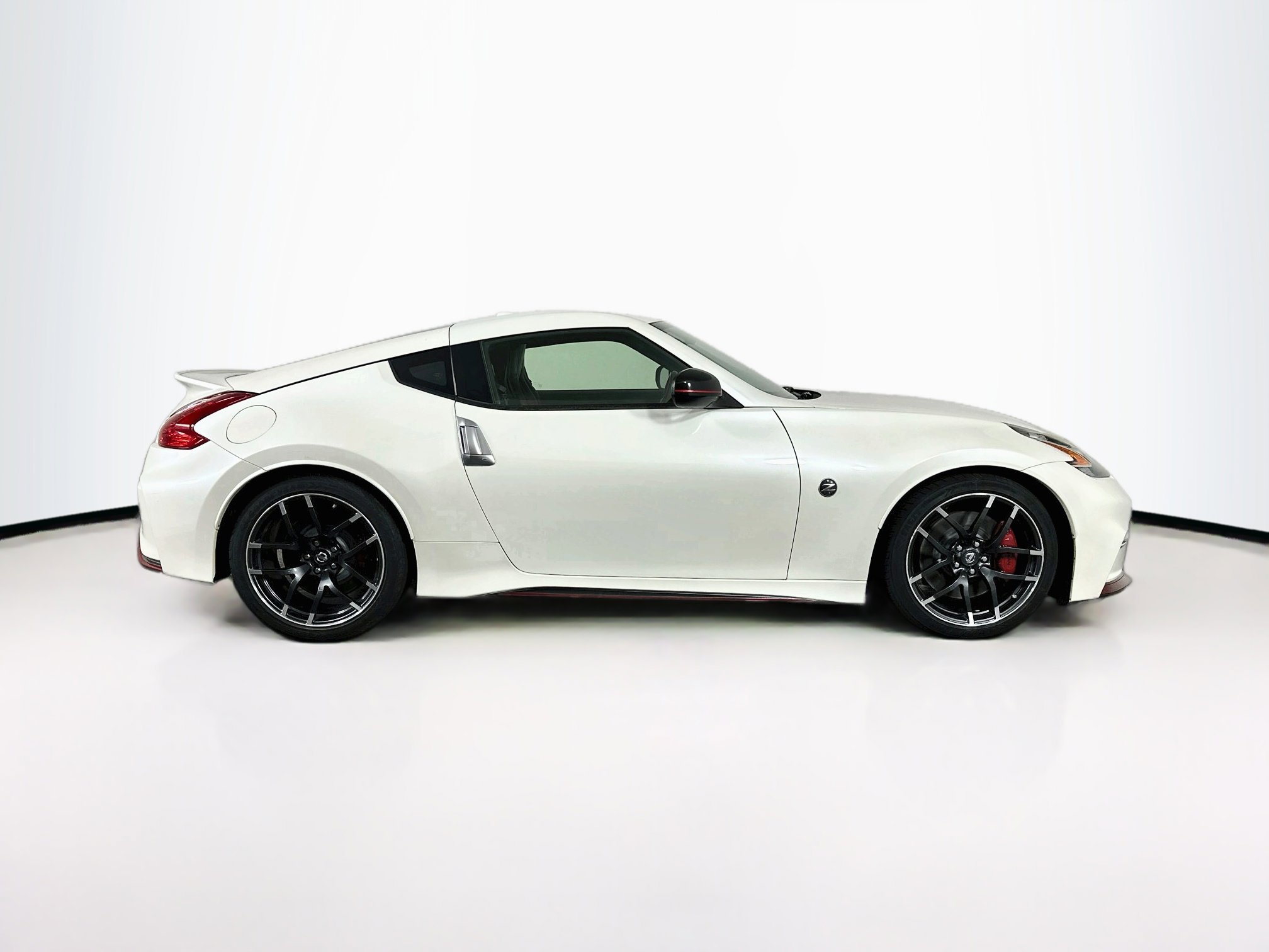 Used 2016 Nissan 370Z NISMO RWD image 10