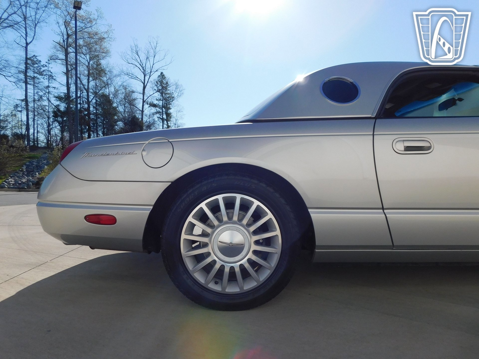 Used 2004 Ford Thunderbird image 27