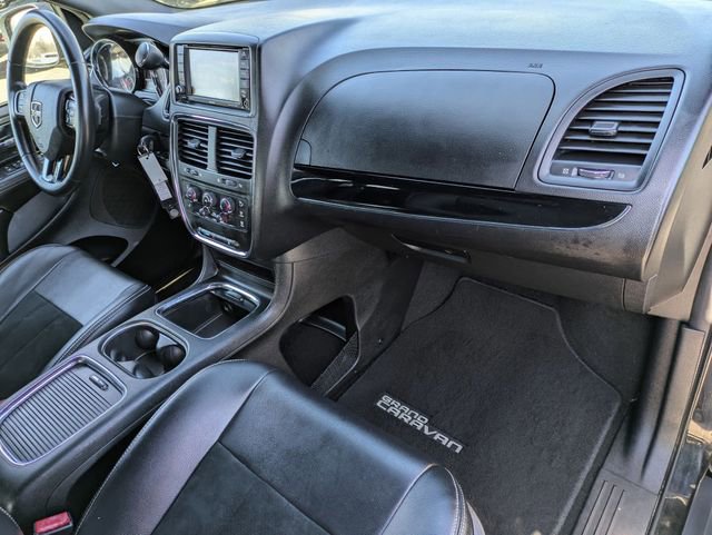 Used 2017 Dodge Grand Caravan SXT w/ Blacktop Package image 29
