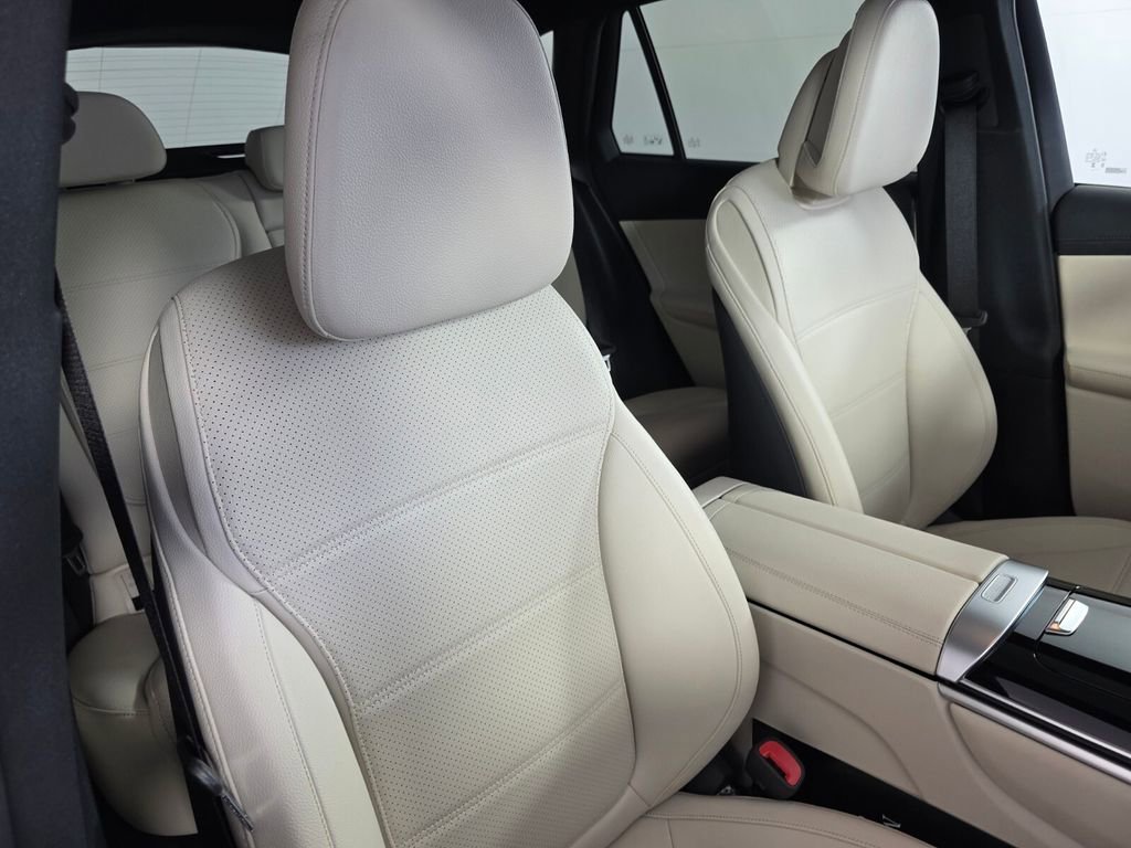 Used 2023 Mercedes-Benz GLC 300 4MATIC image 29