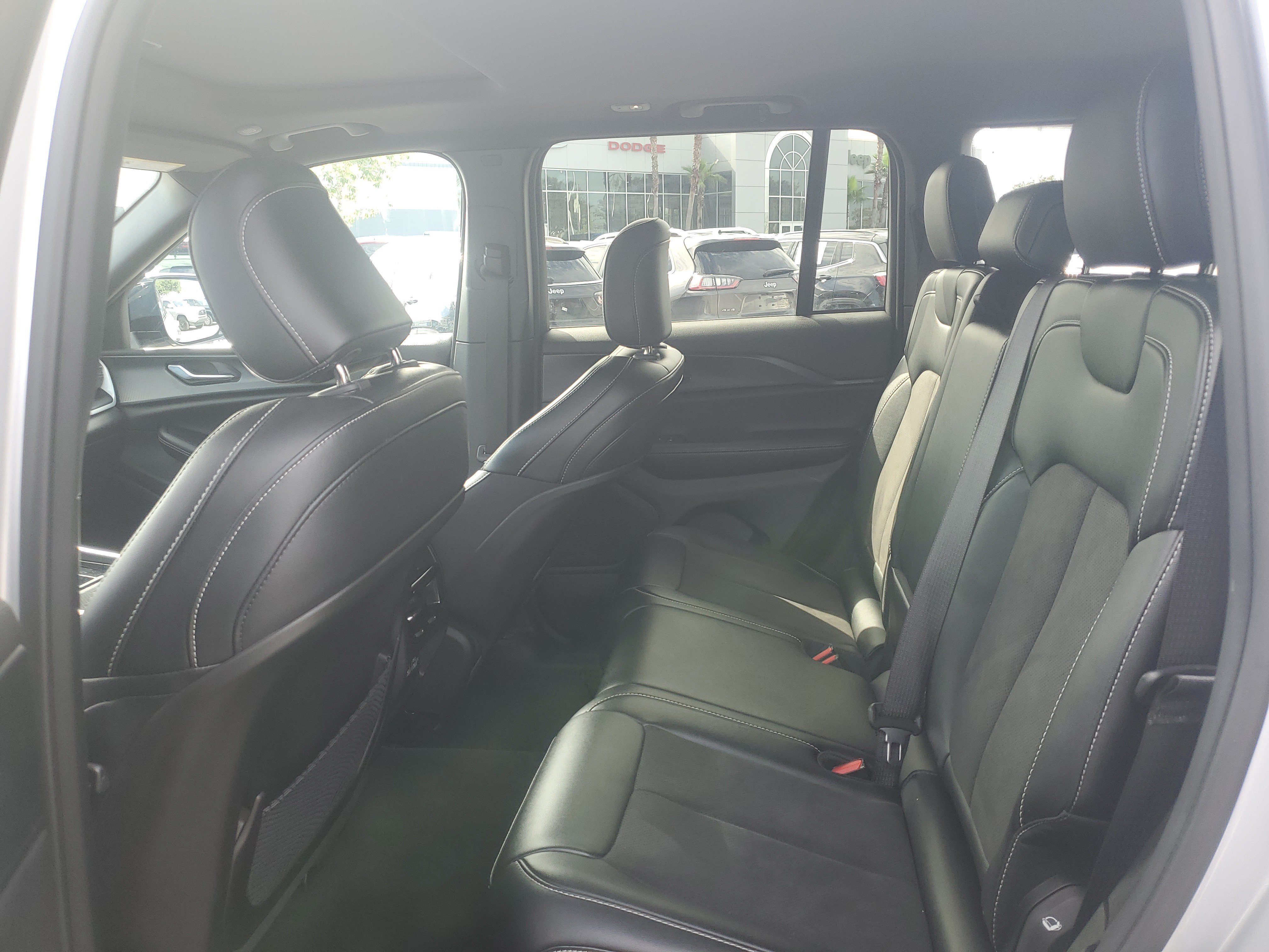 Used 2024 Jeep Grand Cherokee Altitude RWD image 13