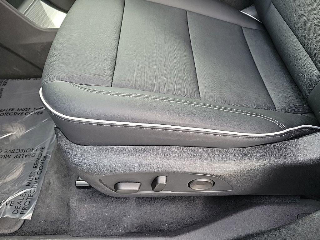 Used 2025 Buick Enclave Preferred AWD/4WD image 15