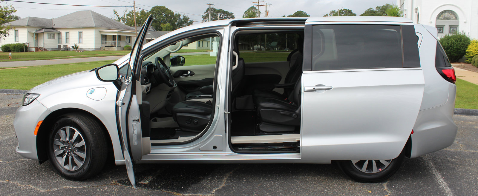 Used 2024 Chrysler Pacifica Select image 4