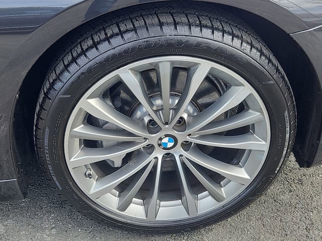 Used 2022 BMW 530i xDrive w/ Premium Package image 9