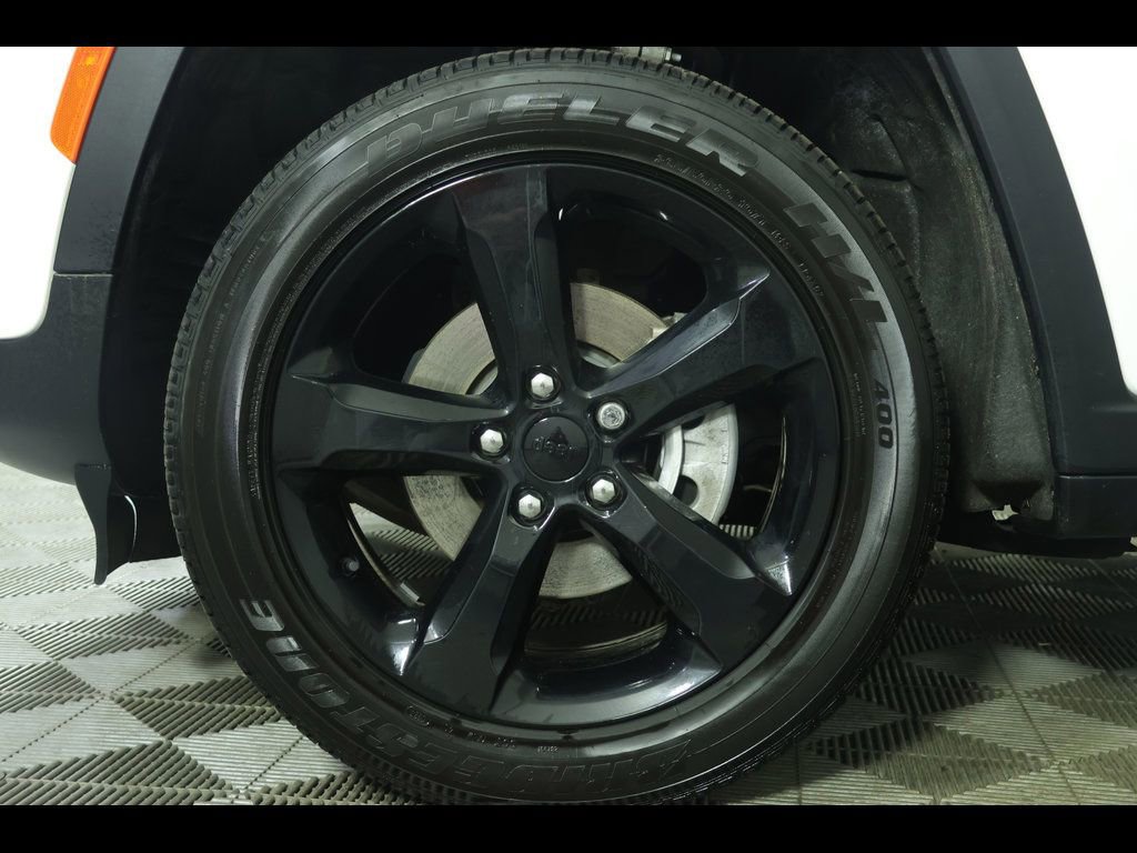 Used 2023 Jeep Grand Cherokee Altitude image 13