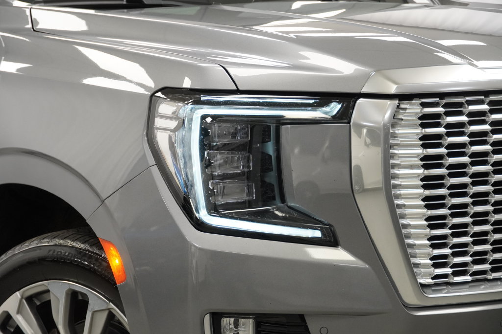 Used 2021 GMC Yukon XL Denali w/ Denali Premium Package AWD/4WD image 37