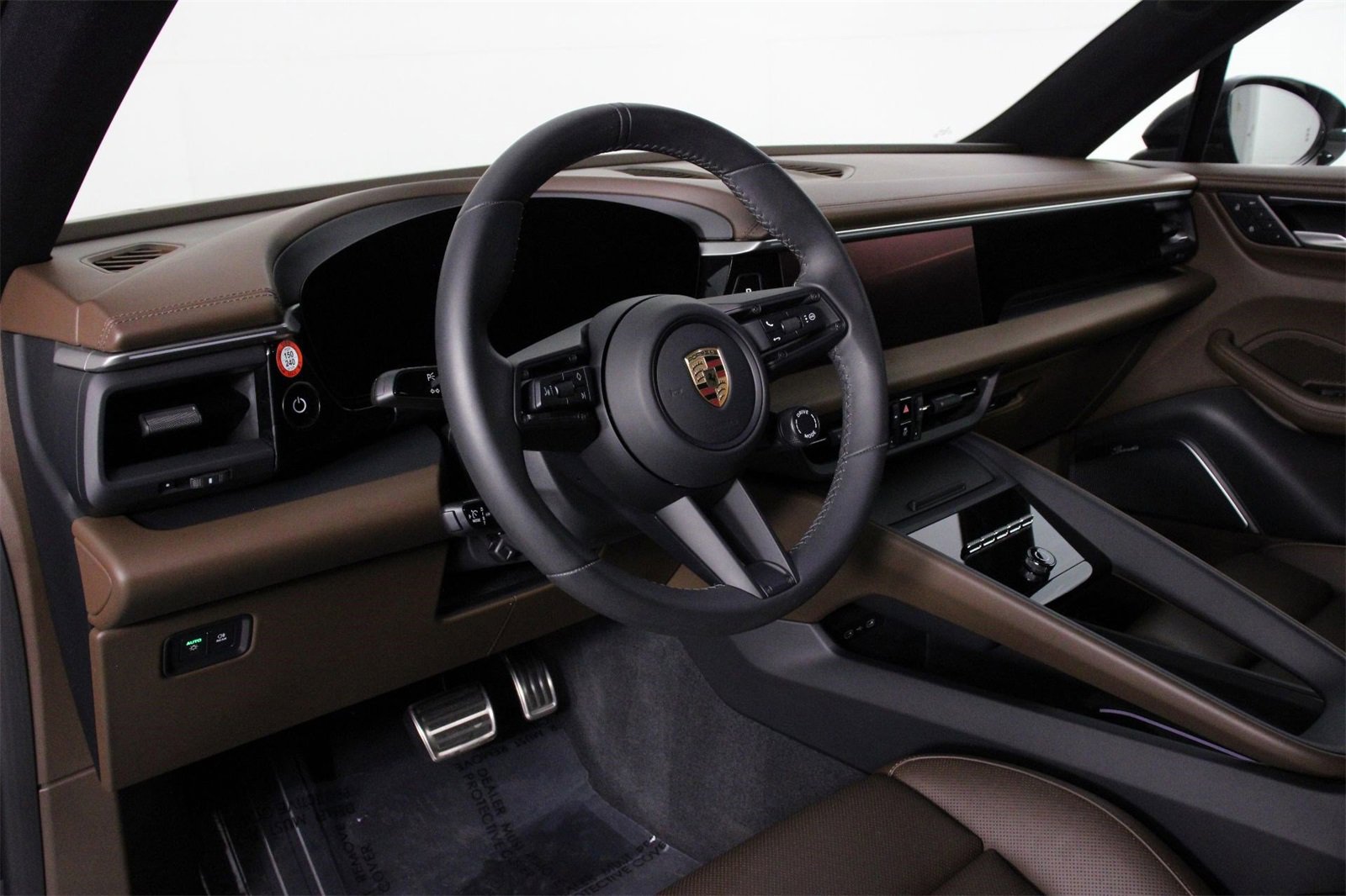 Used 2025 Porsche Macan 4 Electric image 4