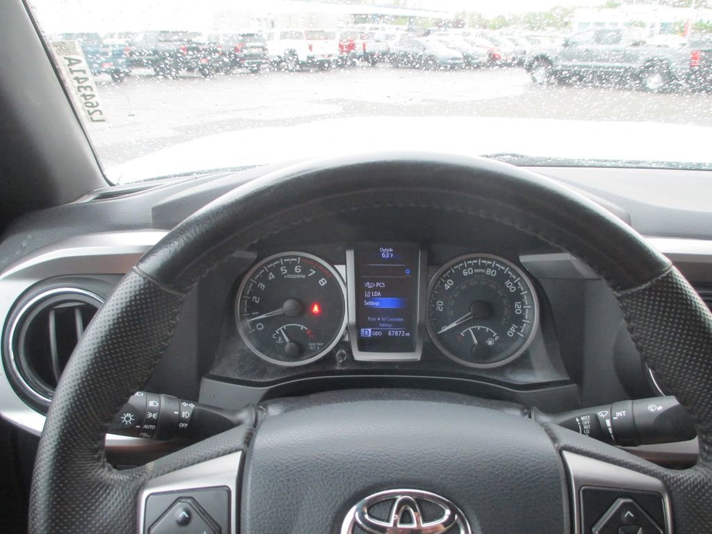 Used 2020 Toyota Tacoma Limited image 32