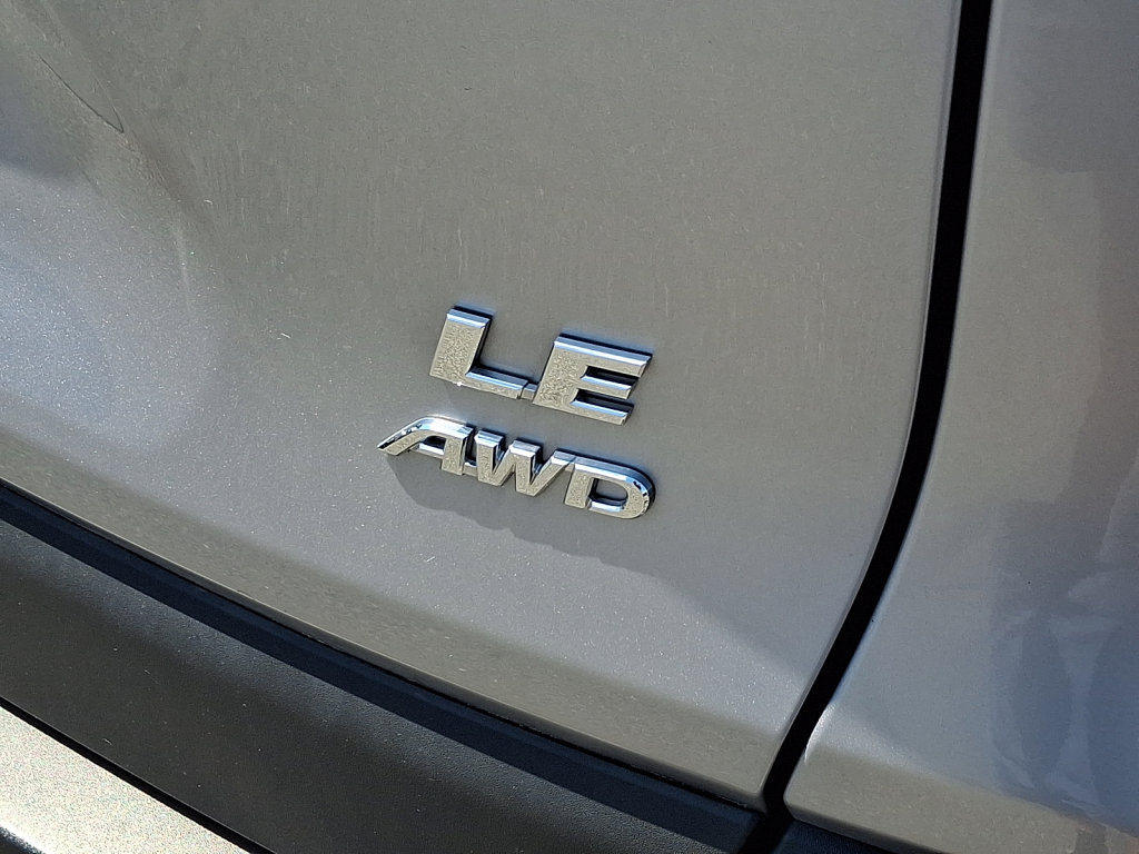 Used 2024 Toyota RAV4 LE AWD/4WD image 20