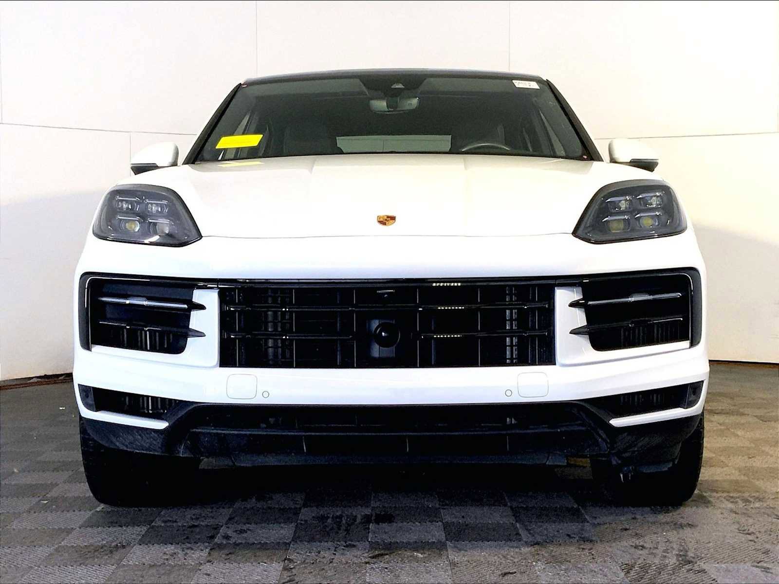 Certified 2024 Porsche Cayenne Coupe image 10