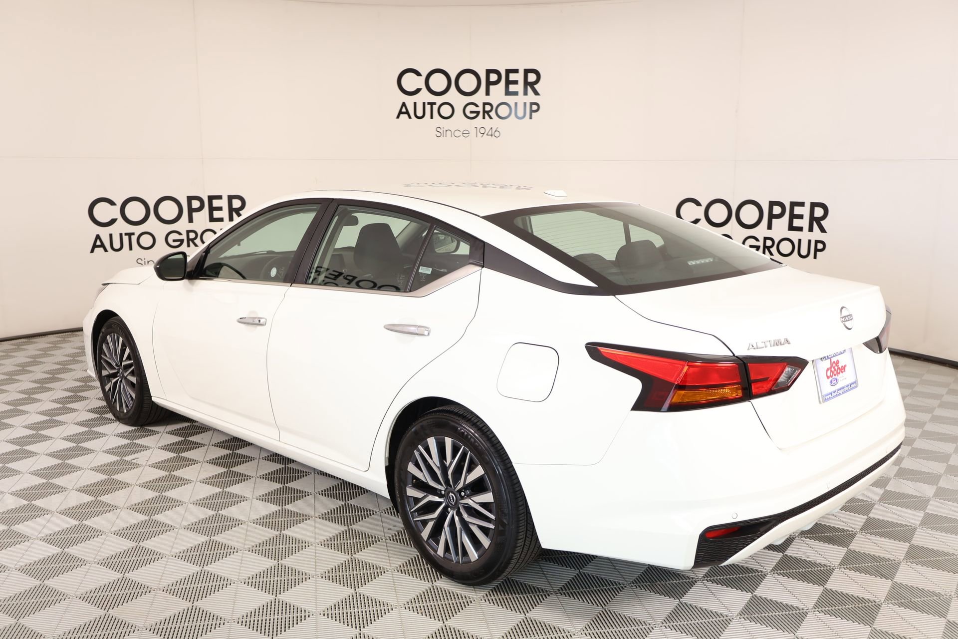 Used 2025 Nissan Altima 2.5 SV FWD image 21