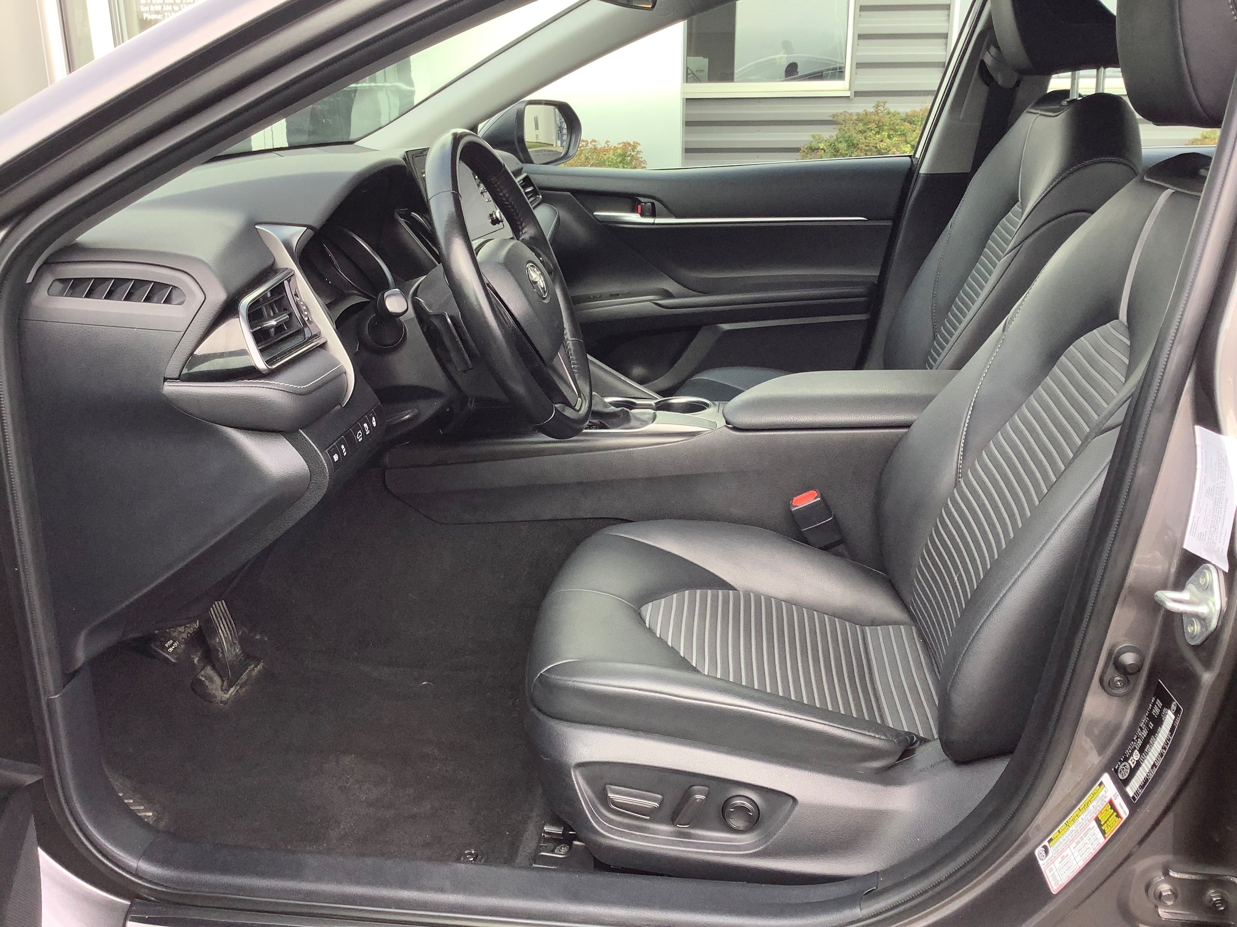 Used 2023 Toyota Camry SE FWD image 7
