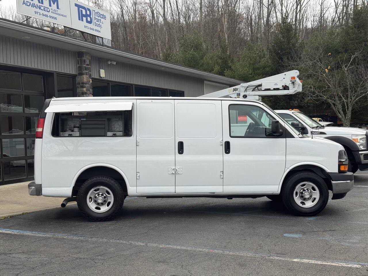 Used 2011 Chevrolet Express 2500 w/ Express Access Plus Package image 11
