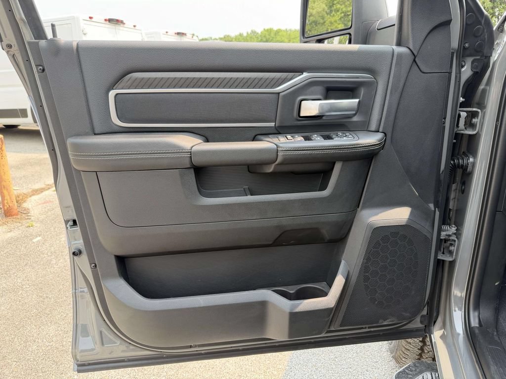 New 2026 RAM 2500 Big Horn AWD/4WD image 12