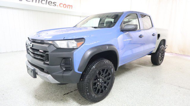 Used 2025 Chevrolet Colorado Trail Boss AWD/4WD image 2
