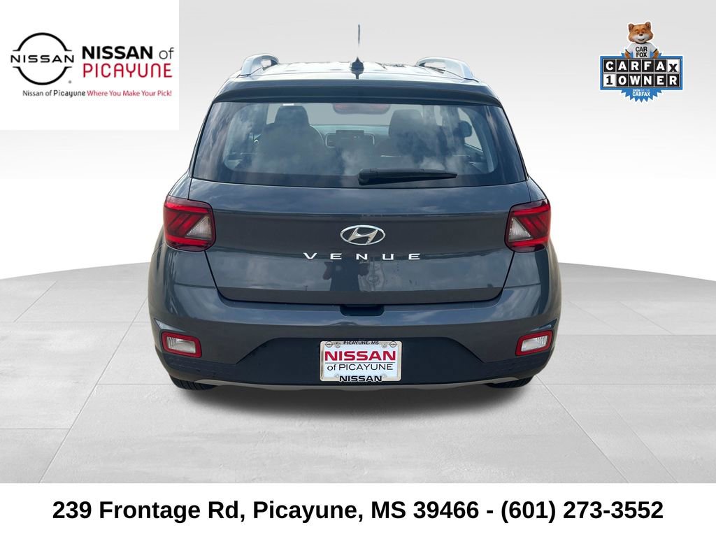 Used 2025 Hyundai Venue SEL FWD image 4