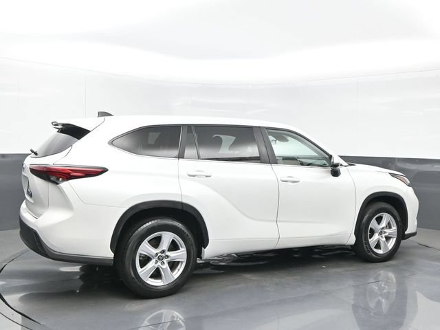 Used 2023 Toyota Highlander L FWD image 6
