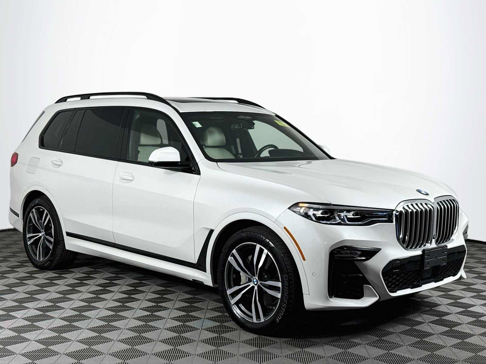 Used 2019 BMW X7 xDrive50i w/ M Sport Package AWD/4WD image 1