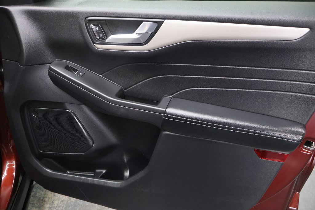 Used 2021 Ford Escape SE image 11