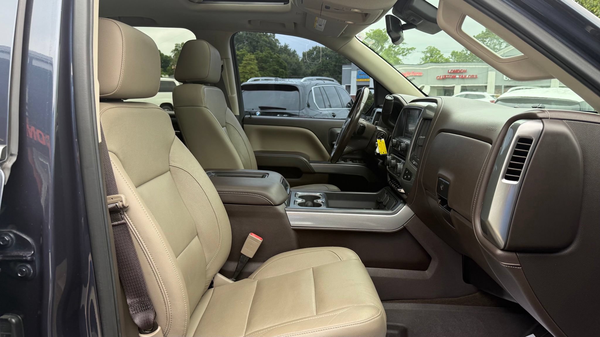 Used 2018 Chevrolet Silverado 1500 LTZ Z71 w/ Centennial Edition AWD/4WD image 33