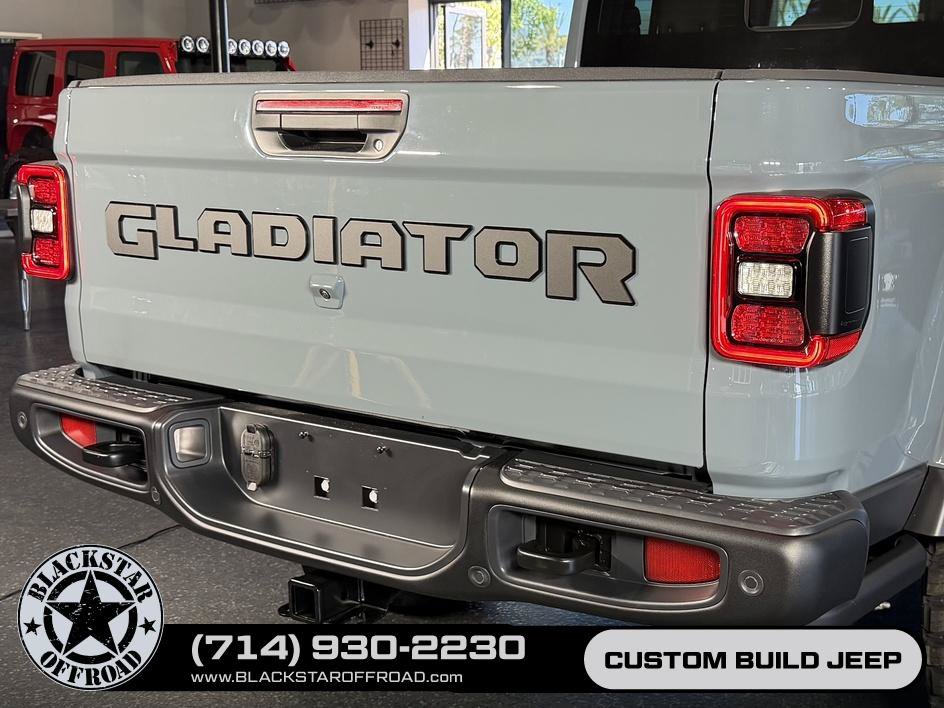 Used 2025 Jeep Gladiator Mojave AWD/4WD image 13