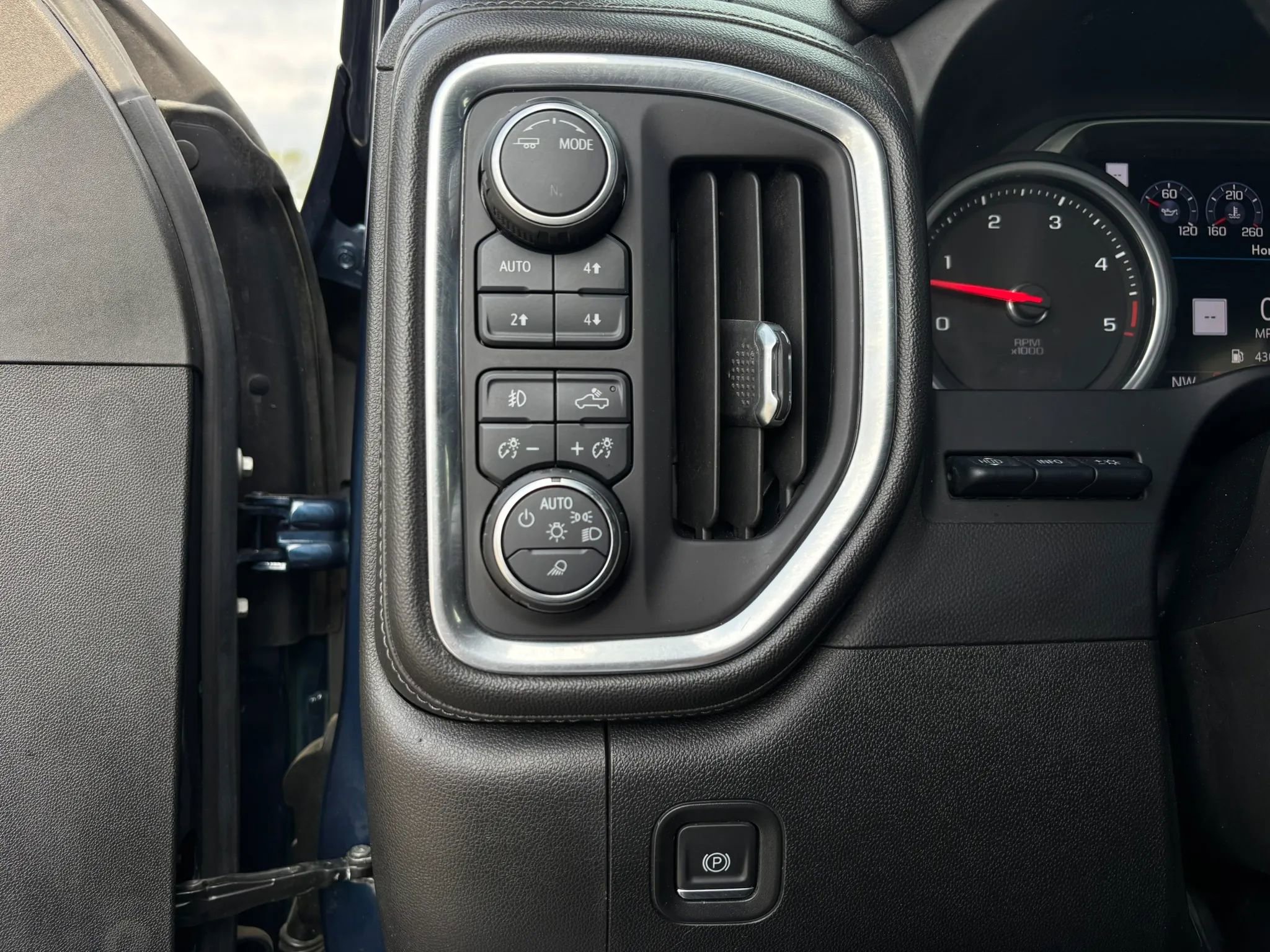 Used 2020 Chevrolet Silverado 2500 High Country image 26