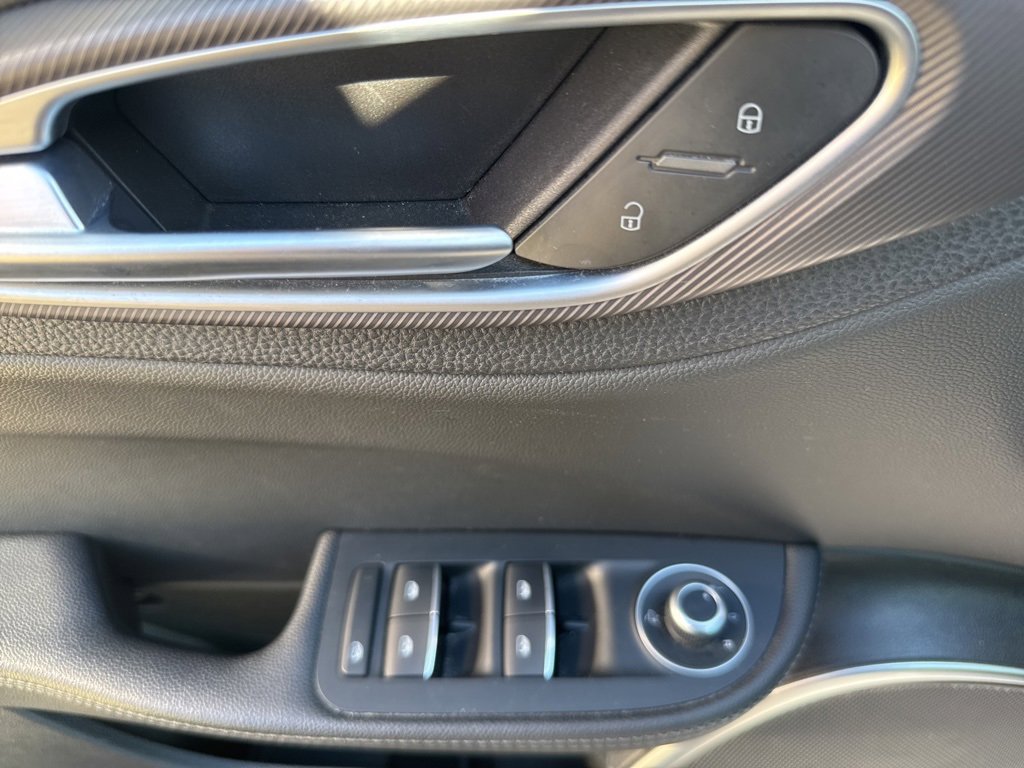 Used 2022 Alfa Romeo Giulia Veloce image 24