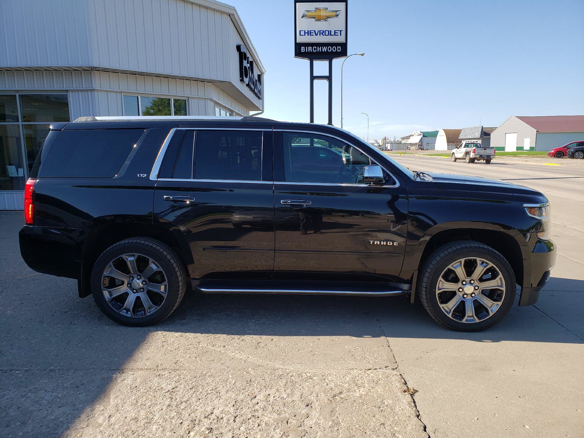 Used 2016 Chevrolet Tahoe LTZ AWD/4WD image 4