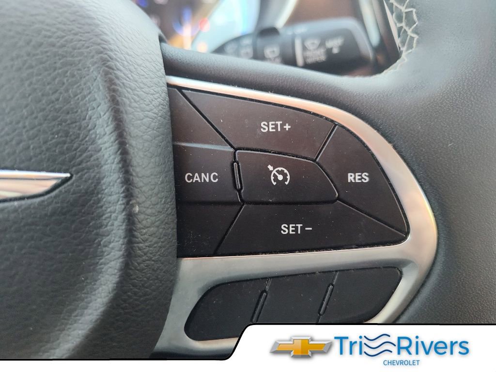 Used 2023 Chrysler Voyager LX image 13