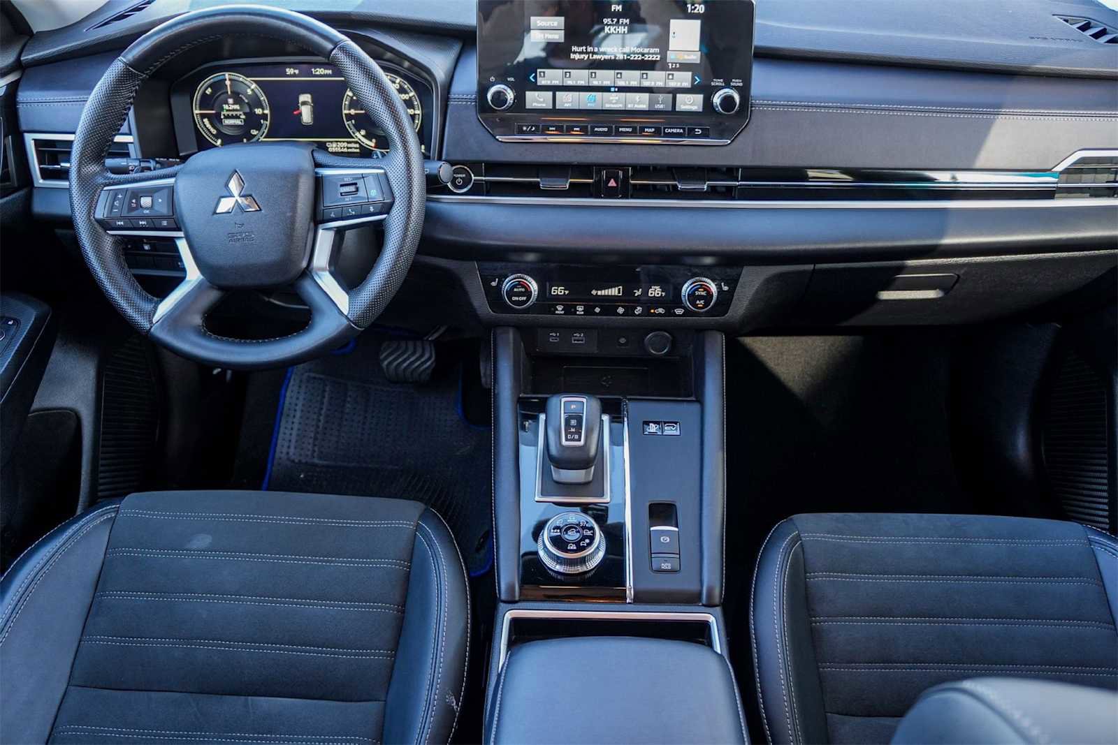 Used 2024 Mitsubishi Outlander SE image 10