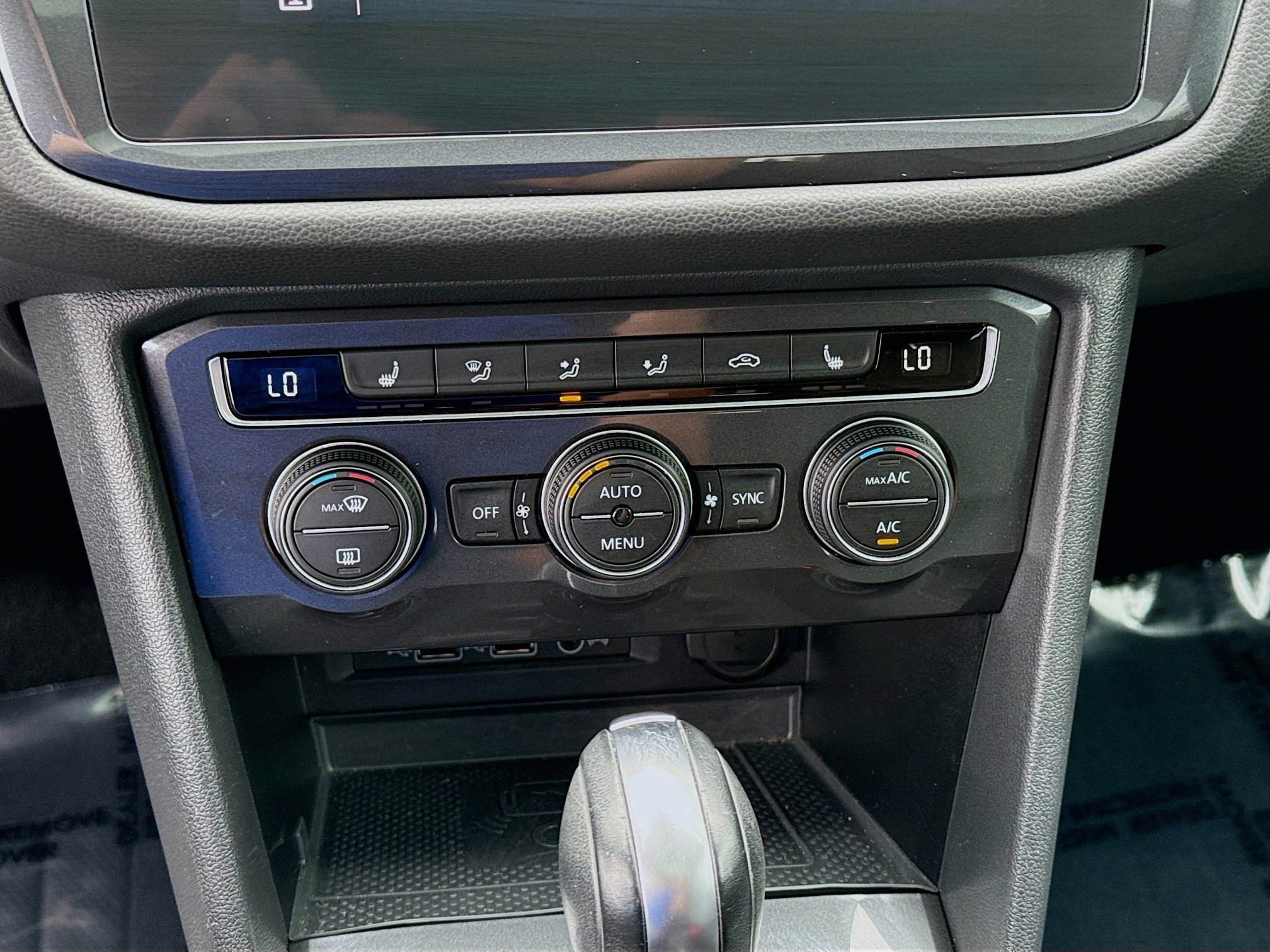 Certified 2020 Volkswagen Tiguan SE R-Line image 14