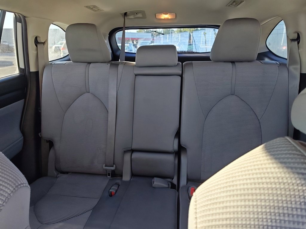 Used 2023 Toyota Highlander L FWD image 9