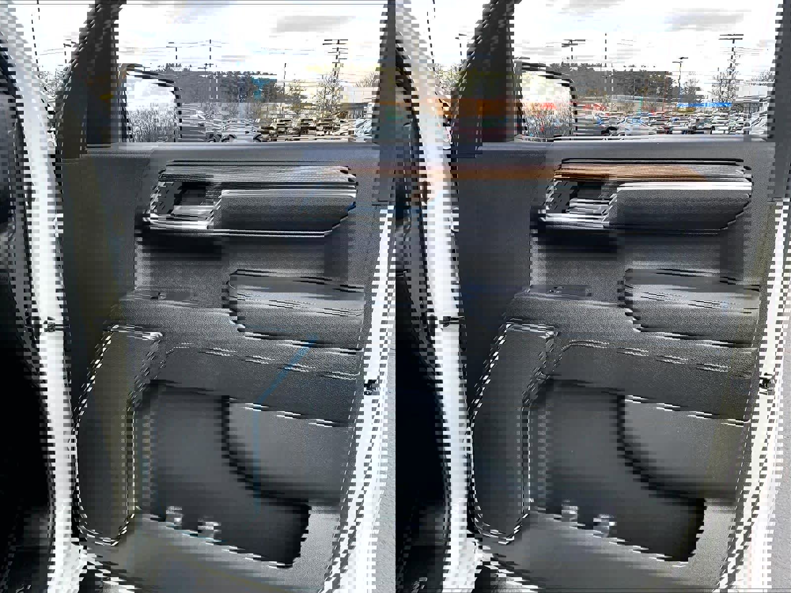 Used 2023 Chevrolet Silverado 1500 LT image 12