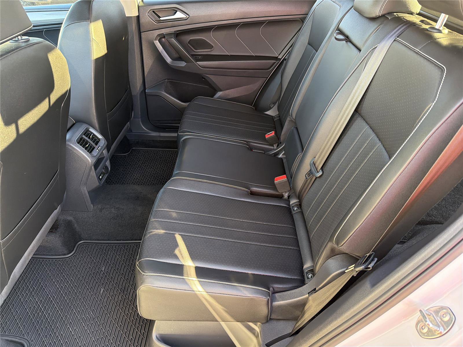 Used 2022 Volkswagen Tiguan SE image 18