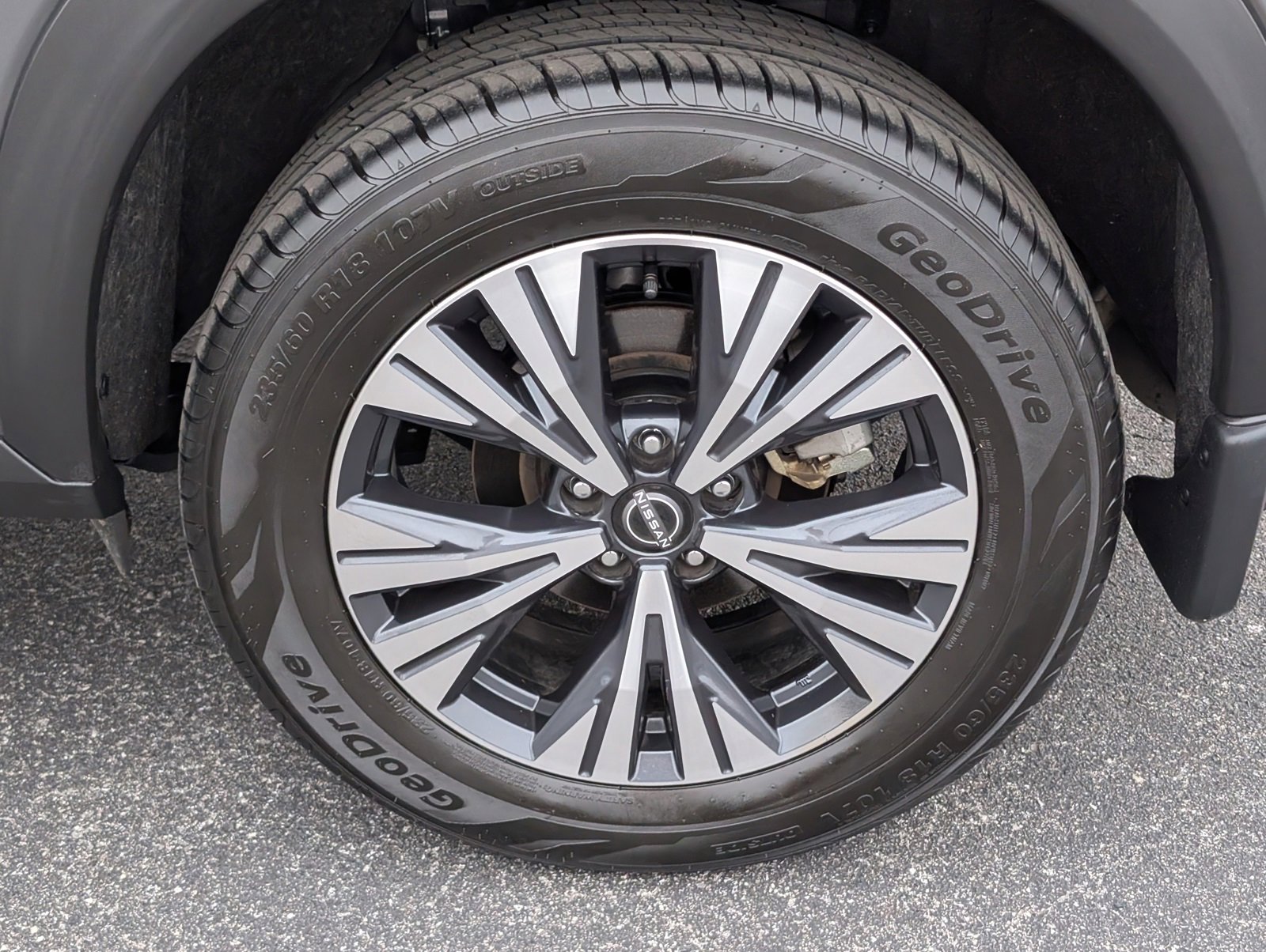 Used 2023 Nissan Rogue SV image 16