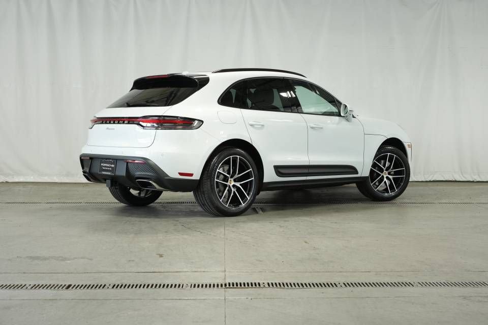 Certified 2025 Porsche Macan AWD/4WD image 8