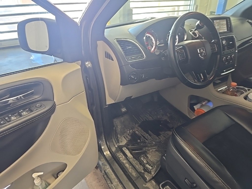 Used 2017 Dodge Grand Caravan SXT image 8